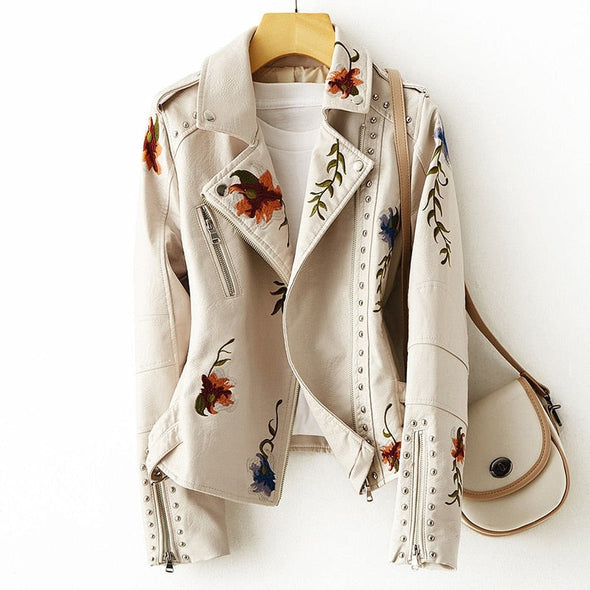 Retro Jacket Women – Vintage Style Outerwear with Pockets and Warm Fabric White