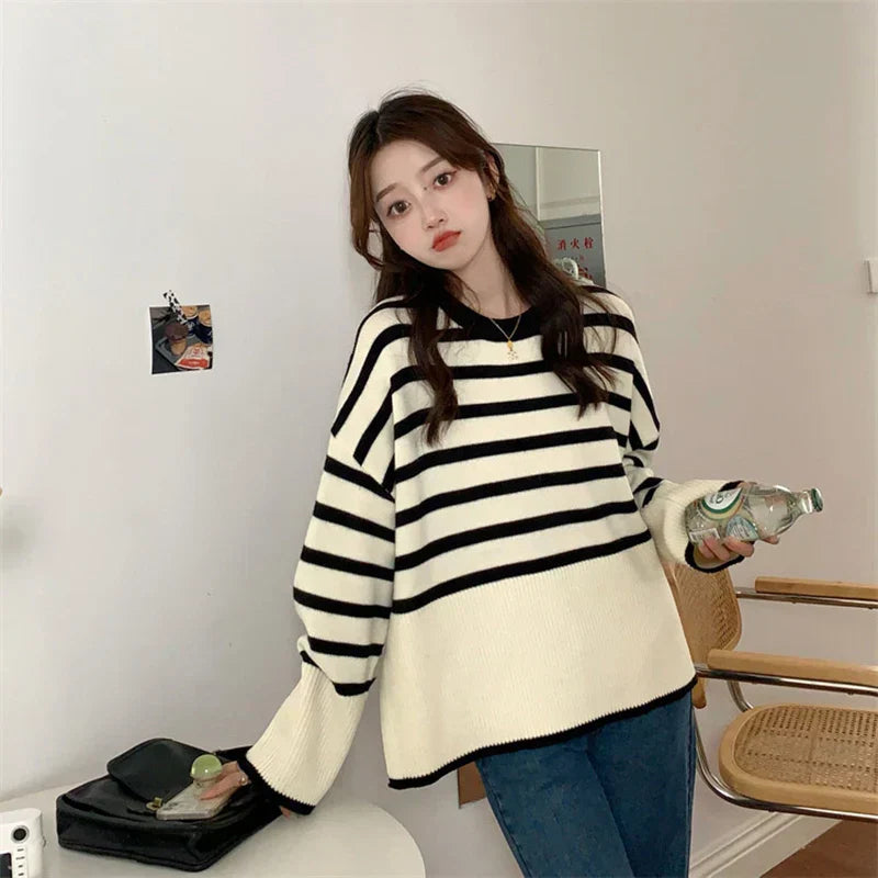 Women's Knit Jumper – Playful Striped Sweater for Casual Wear
