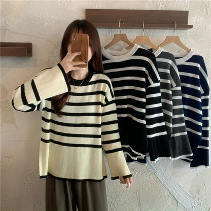Women's Knit Jumper – Playful Striped Sweater for Casual Wear