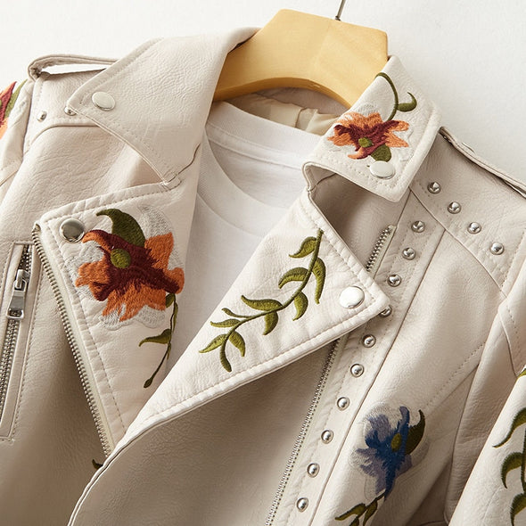 Retro Jacket Women – Vintage Style Outerwear with Pockets and Warm Fabric
